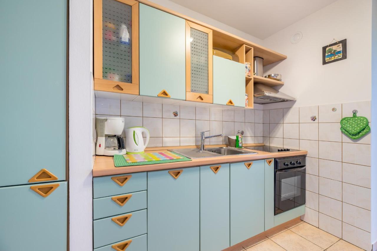 Lily Appartement Baška Buitenkant foto