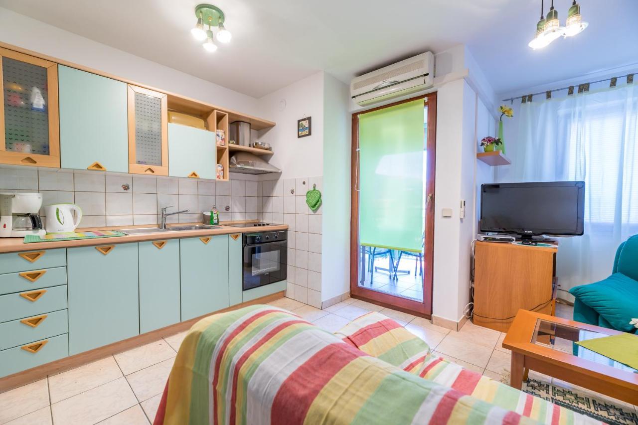 Lily Appartement Baška Buitenkant foto