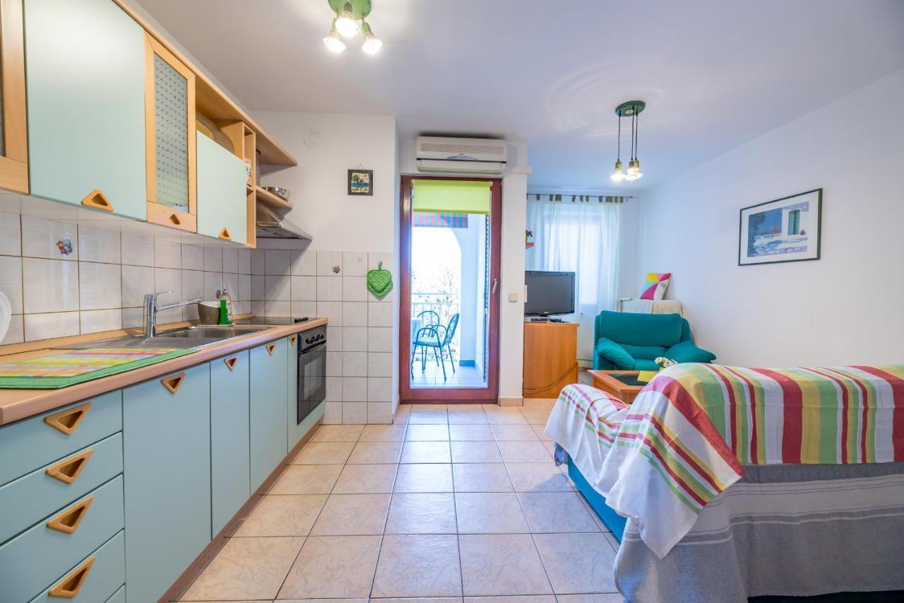 Lily Appartement Baška Buitenkant foto